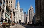 CHICAGO. Siamo in Michigan Avenue e ci dirigiamo verso il Magnificent Mile - si riconoscono il Wrigley building, Tribune Tower e sullo sfondo il John Hancock Center