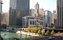 CHICAGO. Oltre Columbus Drive e il fiume, sorge il Gleacher Center (l'edificio basso), istituto universitario realizzato nel 1994 su progetto di Lohan Associates