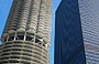 CHICAGO. Stili a confronto: la caratteristica forma a pannocchia di Marina City, contrasta con l'IBM Building di Mies van der Rohe e Murphy Associates 