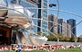 CHICAGO. Dal graticcio del Jay Pritzker Pavilion vista sui magnifici edifici che si affacciano sul Millennium Park