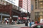 CHICAGO. Scendiamo dalla CTA e ci dirigiamo verso South Loop - l'edificio rosso è il CNA Center situato al 333 South Wabash Avenue