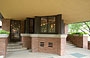 CHICAGO - HYDE PARK. La terrazza del soggiorno della Robie House protetta dall'aggetto del tetto: il soggiorno ha una terminazione angolare