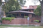 HYDE PARK. Robie House: la terrazza sopraelevata del soggiorno con l'ampia copertura aggettante