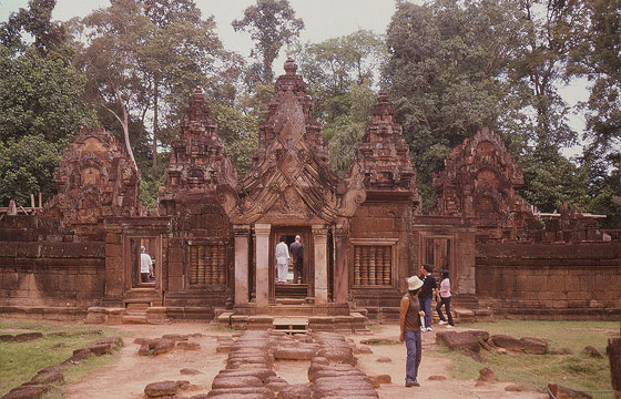 ANGKOR - Banteay Srei - l'accesso principale a est