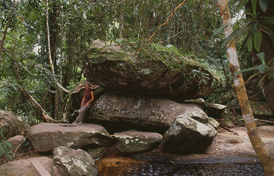 ANGKOR - Io tra le rocce a Kbal Spean 