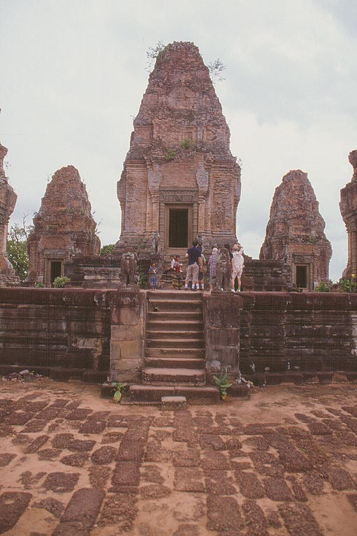 ANGKOR - Il Baray Orientale è il classico tempio-montagna hindu eretto per volere di Rajendravarman II 