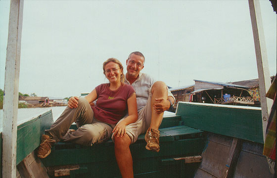 CHONG KNEAS - Io e Francesco soddisfatti della piacevole gita al villaggio galleggiante con la barca 