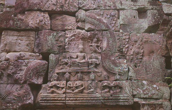 ANGKOR - Preah Khan - particolare delle ricche decorazioni scultoree del tempio