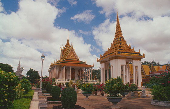 PHNOM PENH - Palazzo Reale e Pagoda d'Argento - le impressioni sulla città