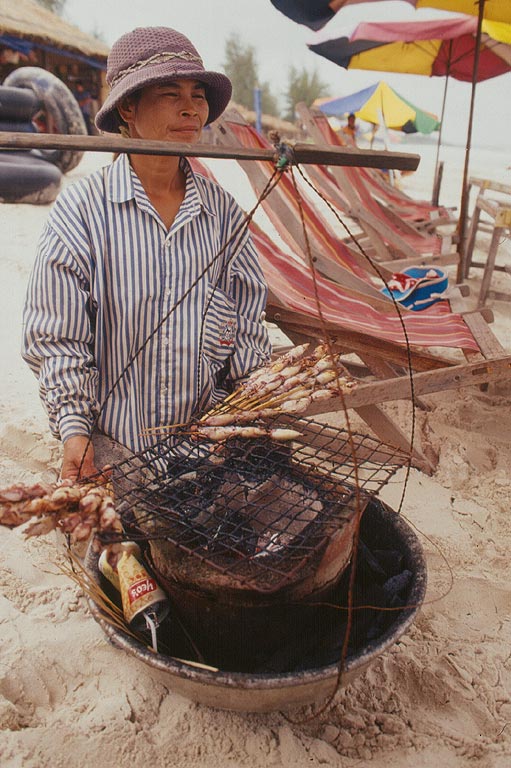 SIHANOUKVILLE - Occheuteal Beach - seppie e calamari alla griglia 