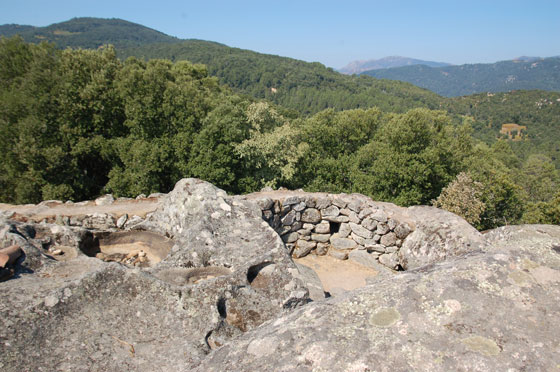 L'ALTA ROCCA - A Pianu di Levie ci si può fare un'idea di come fosse la vita nella preistoria