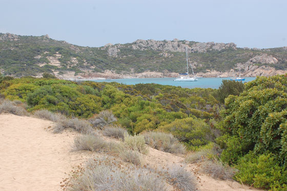 PLAGE D'ARGENTO - I colori della baia esaltati dall'intesità del cielo nuvoloso