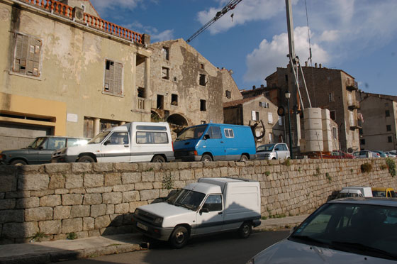 SARTENE - Archetipo della città corsa, Sartene è caratterizzata da possenti case di granito scuro e strade strette e lastricate sopra la Vallée du Rizzanese