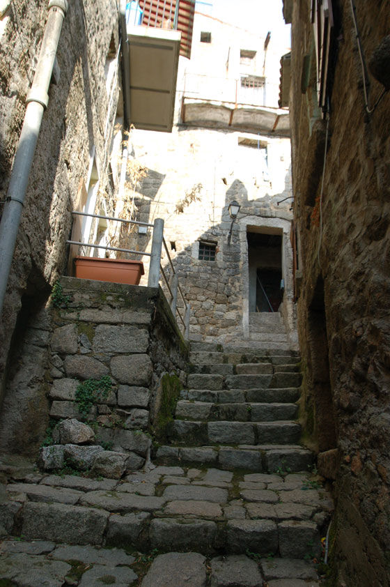 SARTENE - Ripide scalinate tra gli stretti vicoli della città vecchia
