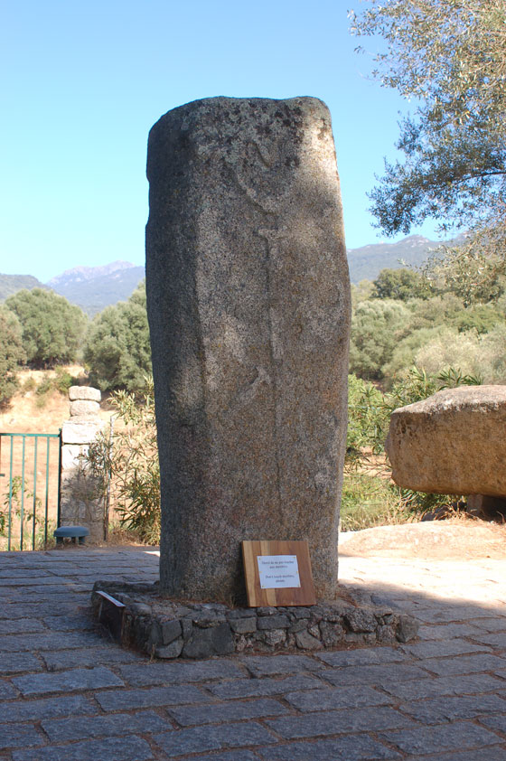 FILITOSA - Filitosa V, il più grande menhir armato corso