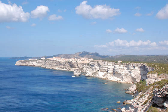 CORSICA DEL SUD - Le bianche scogliere di Bonifacio viste dal percorso delle falesie