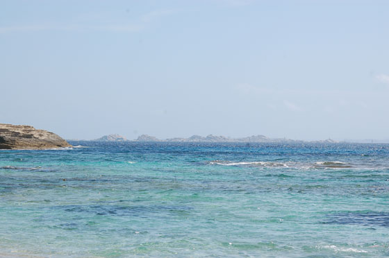 BOCCHE DI BONIFACIO - Da Plage de Sainte Antoine si ammirano le coste della Sardegna