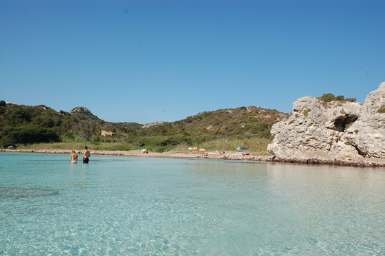 PLAGE DE PARAGUAN  - Nell'acqua bassa fino a riva si può passeggiare e fare un pò di ginnastica per le gambe con massaggio dell'acqua