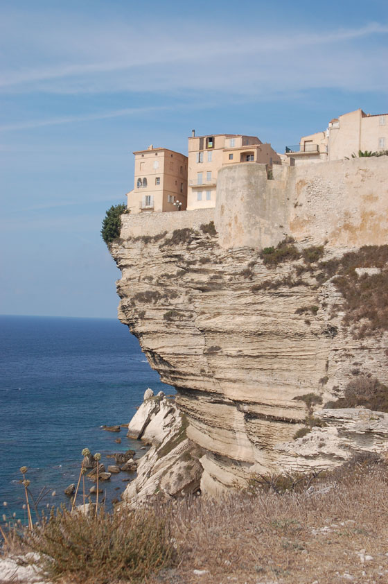 SENTIERO DELLE FALESIE - Iniziamo il meraviglioso percorso sulle ventose scogliere di Bonifacio