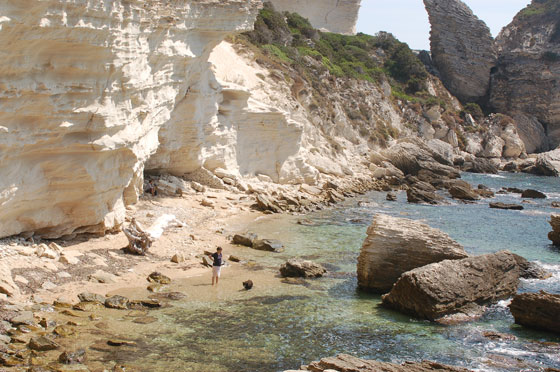 PLAGE DE SUTTA-ROCCA - Fondali multicolori contrastano con le bianche scogliere di Bonifacio