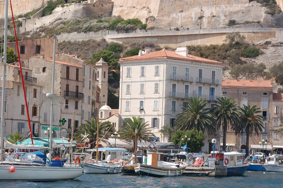 BONIFACIO - Eccoci di nuovo al porto turistico, l'escursione in barca è terminata