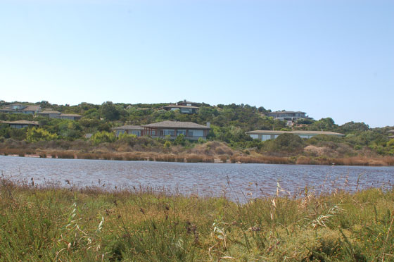 CORSICA DEL SUD - Da Plage de Piantarella camminiamo sulla costa per raggiungere le due spiagge Petit e du Grand Spérone e osserviamo le ville del golf club