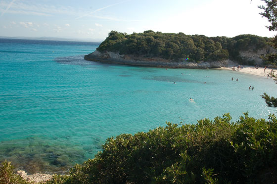 POINTE DE SPERONE - All'imbrunire rientriamo verso casa e ci fermiamo a guardare, dall'alto della collinetta che la circonda, la spiaggia du Petit Sperone 