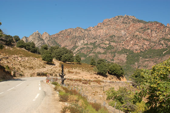 DA PORTO ALLA FORET D'AITONE - La strada che porta a Evisa