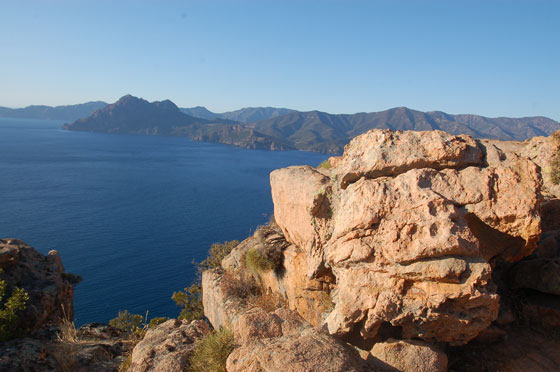 GOLFO DI PORTO - Le rocce diventano ancor più rosse al tramonto