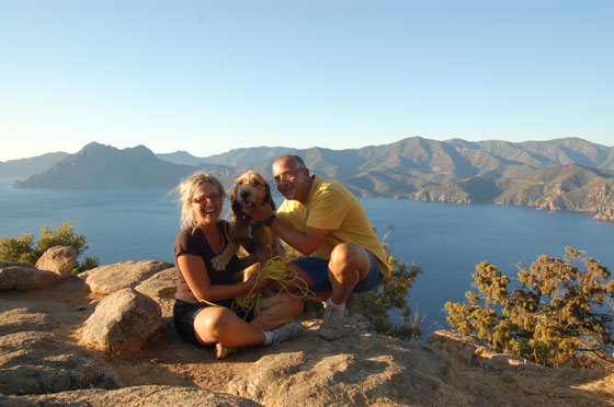 LE CHATEAU FORT - Io, Francesco e Mosè aspettiamo il tramonto sul golfo di Porto 