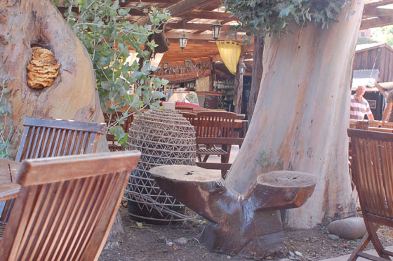 GIROLATA - Il bar in cui ci siamo concessi una sosta e quella 