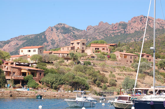 GOLFO DI GIROLATA - Approdiamo a Girolata e ci fermiamo per mezz'ora