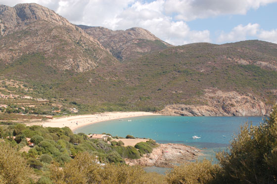 PLAGE D'ARONE - Una splendida spiaggia a mezzaluna di sabbia fine con acqua cristallina