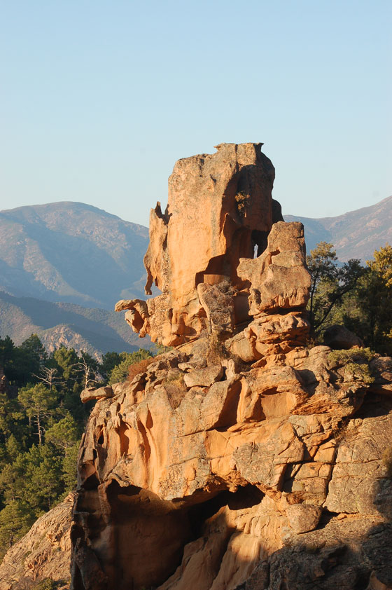 GOLFO DI PORTO - Con il suo litorale costeggiato da scogliere di granito rosso che si tuffano in un mare azzurro intenso, il Golfo di Porto merita di essere inserito tra i siti Patrimonio dell'Umanità da parte dell'UNESCO