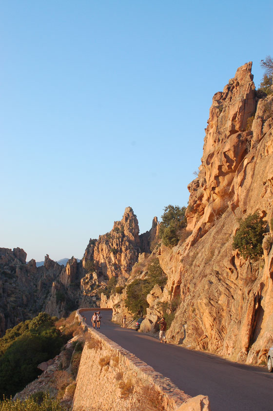 GOLFO DI PORTO - La strada D81 attraversa le Calanches e offre molti punti di vista su questo meraviglioso paesaggio e sul suo litorale aspro e selvaggio
