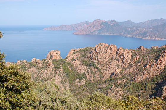 GOLFO DI PORTO - Una baia riparata da alte montagne e caratterizzata da rocce dai colori accesi