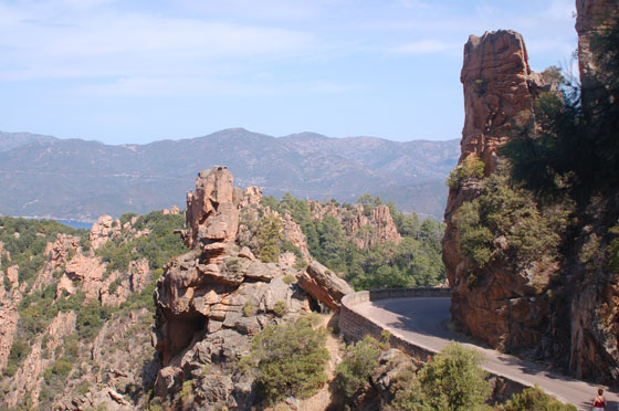 PIANA - Scesi dal Sentier Muletier percorriamo la D81 per vedere le Calanche con la luce del mattino 