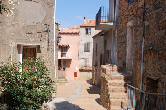 GOLFO DI PORTO - Caratteristici vicoli di Piana