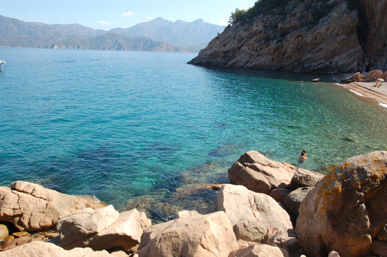  LA COSTA OCCIDENTALE - Il golfo di Porto è orlato di spiagge dorate lambite da acque turchesi