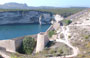 BONIFACIO. Batterie St Antoine: si percorrono le fortificazioni stratificate in varie epoche, fino alle panoramiche batterie che orlano la punta estrema del promontorio a guardia delle Bocche di Bonifacio