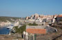 BUNIFAZIU. Vista della cittadella e in basso il porto naturale