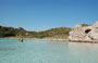 PLAGE DE PARAGUAN . Nell'acqua bassa fino a riva si può passeggiare e fare un pò di ginnastica per le gambe con massaggio dell'acqua