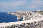 CHEMIN PÉDESTRE DES FALAISES. Vista sulla cittadella e sulle bianche falesie tra vento, acqua e sole