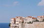 BONIFACIO. Vista mozzafiato dall'alto del sentiero delle falesie sul percorso lastricato e sulla cittadella arroccata sulla falesia a picco sul mare