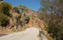 VERSO LA FORET DE AITONE. La strada tagliata nella roccia