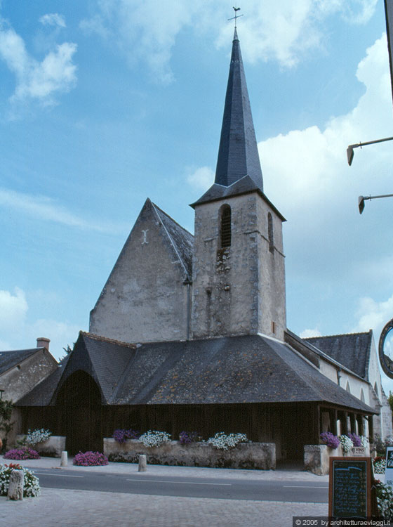 VALLE DELLA LOIRA - BLESOIS - La chiesa di Cheverny proprio di fronte al castello