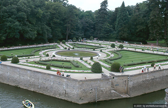 VALLE DELLA LOIRA - TURENNA - Chateau de Chenonceau: i giardini alla francese voluti da Diana di Potiers