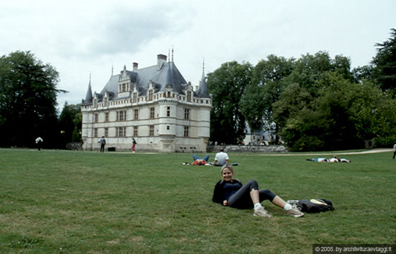 VALLE DELLA LOIRA - TURENNA - Una piacevole sosta nel parco dello Chateau de Azay-le-Rideau