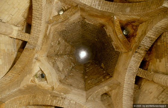 VALLE DELLA LOIRA - ANGIO' - Abbaye De Fontevraud - la cupola della cucina