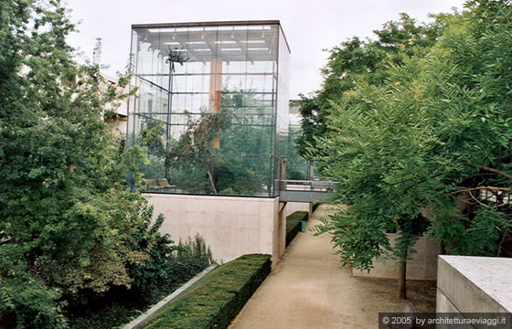 PARIGI - Parc André-Citroën di Jean-Paul Viguier, 1992 - Vista di una delle sei piccole serre